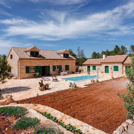 Villa Clemency